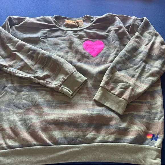 AVIATOR NATION Camouflage crewneck Sweatshirt with bright pink heart🩷NWOT🩷 - Picture 13 of 13